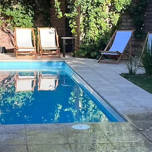 https://oeste-suites.hotelsmendoza.com